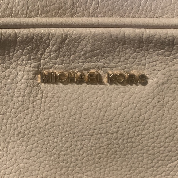 Previously loved, Michael Kors crossbody, light pink, gently used - Picture 2 of 10